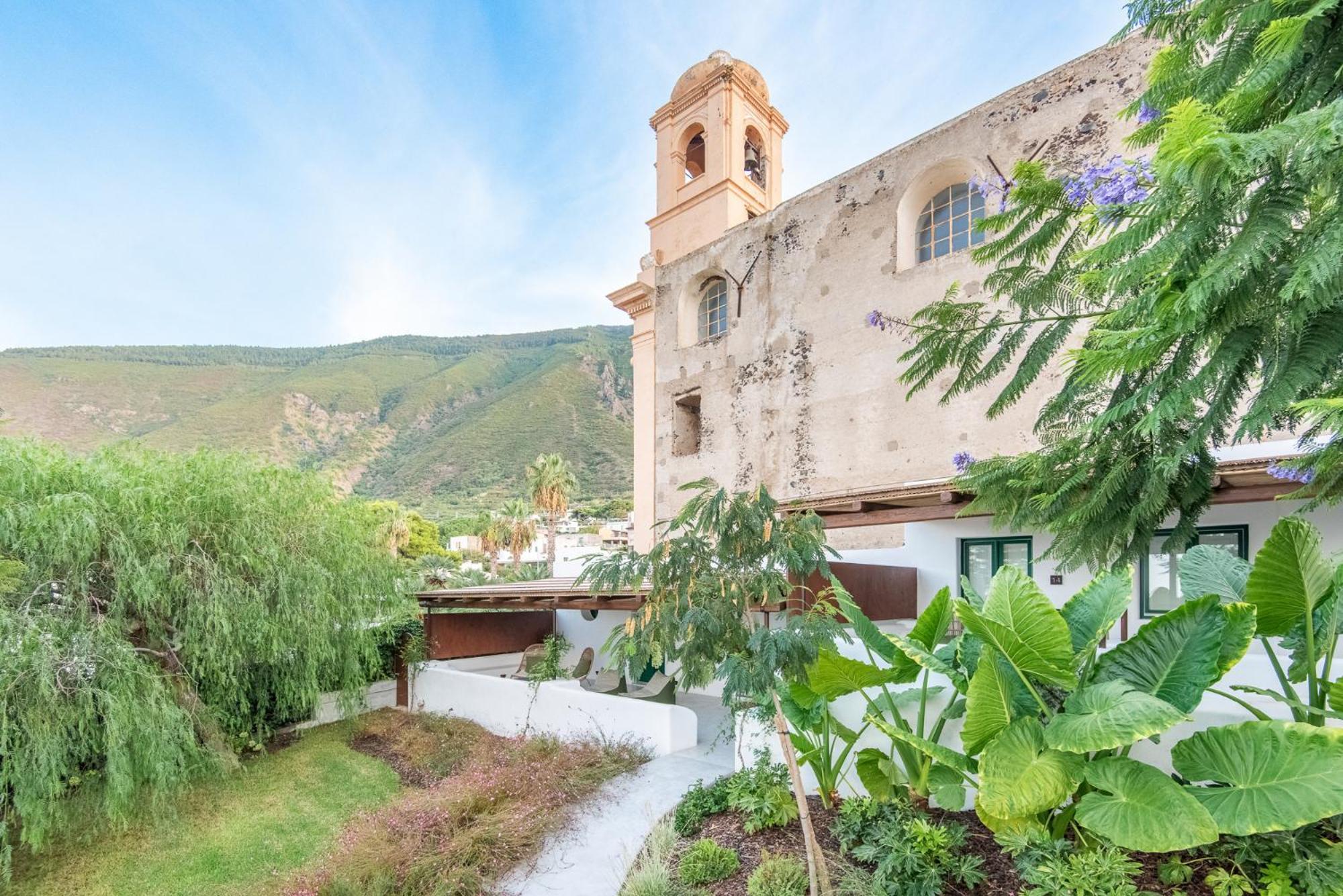 Ravesi Hotel 3*